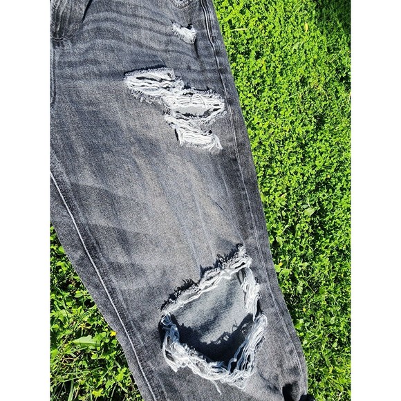 American Eagle Comfort Stretch Capri Black Wash Distressed Ripped Shorts Size 16 - Picture 3 of 9